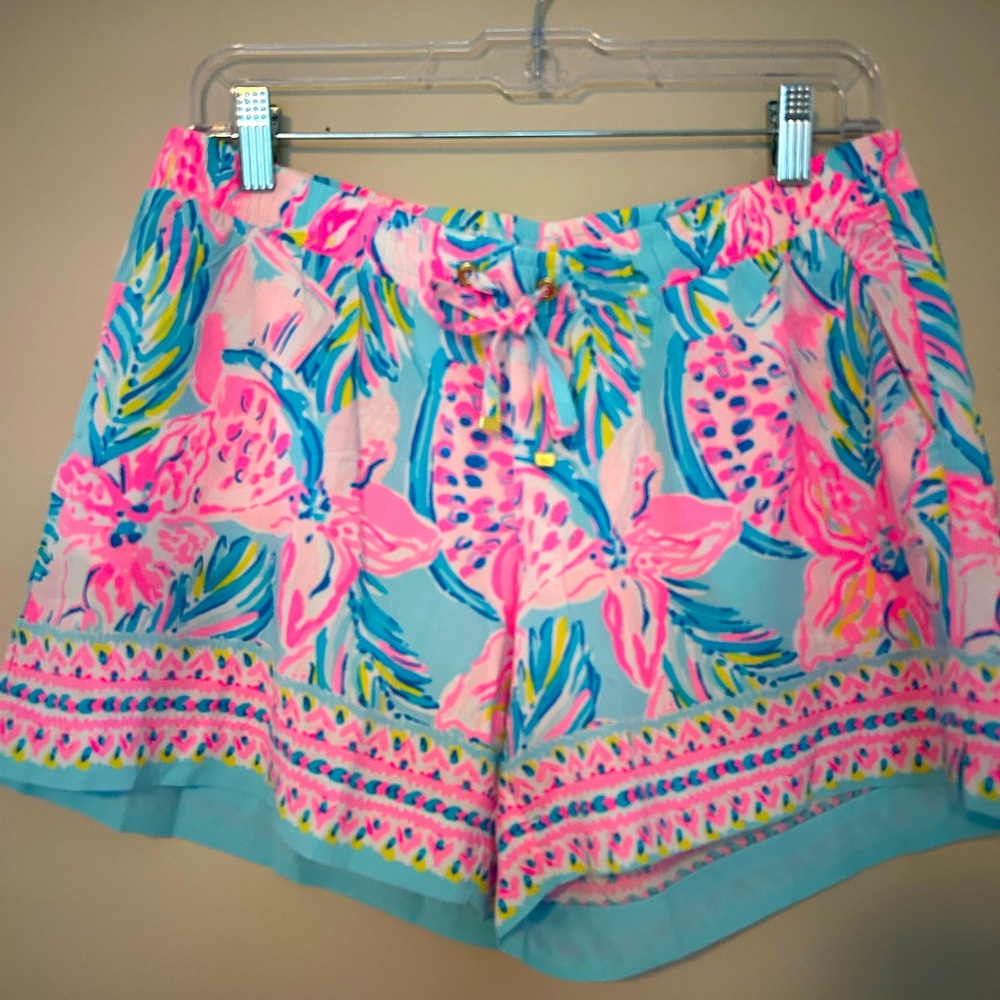 NWT. Lilly Pulitzer size Medium rayon Katia shorts. Medium